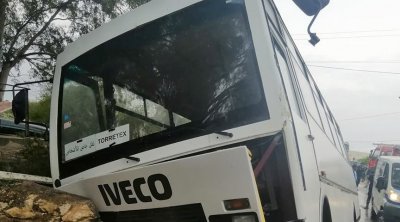 البطان: انزلاق حافلة يخلف إصابة 19 شخصا 