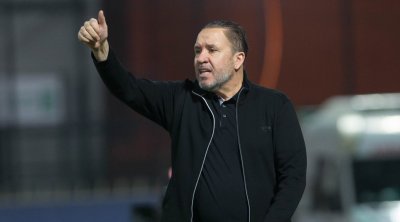 نبيل معلول يتوّج بلقب الدوري الكويتي