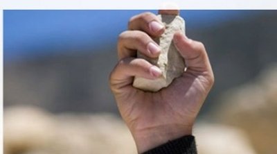 عين دراهم : تلميذ يعنّف كهل بحجارة ويسبّب له إصابة خطيرة 