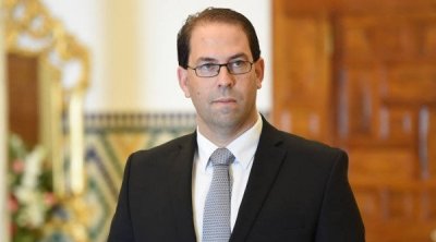 يوسف الشاهد ينفي علاقته بنادية عكاشة 