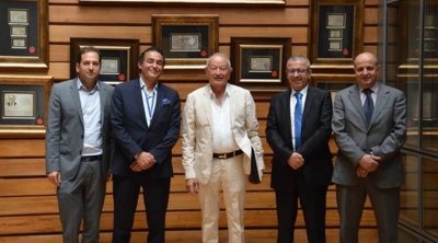 نجيب ساويرس في زيارة لبورصة تونس