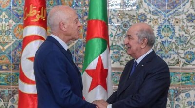 رئيس الجمهورية ونظيره الجزائري يتبادلان تهاني العيد