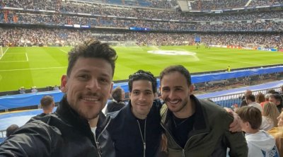 المساكني يتابع مباراة الريال و السيتي من مدارج البيرنابيو (صورة)