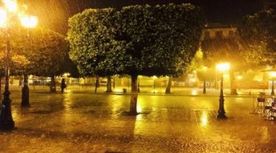 طقس الليلة: أمطار رعدية وغزيرة في هذه المناطق