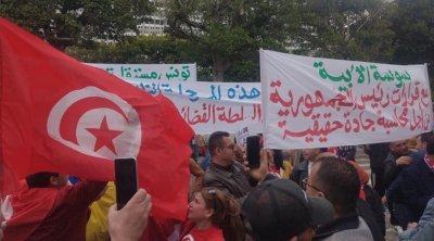 أنصار قيس سعيد يطردون كلثوم كنو