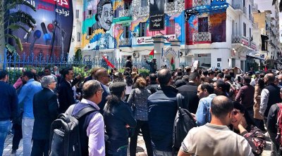 صحفيو تونس في وقفة احتجاجية تنديدا بإغتيال شيرين أبو عاقلة 