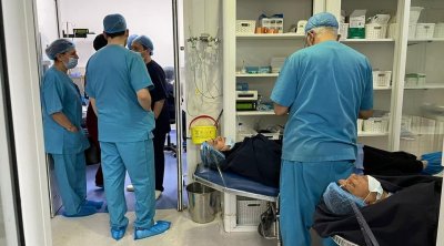 إجراء 43 عملية جراحية على العيون لعدد من المرضى في توزر مجانا (صور)