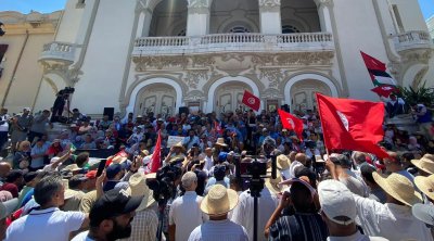 تونس : مسيرة حاشدة تطالب بإسقاط قيس سعيّد 