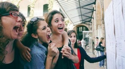 تبلغ من العمر 54 سنة...شريفة بوعائشة أكبر الناجحين في باكالوريا 2022