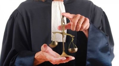 عمداء سابقون للمحامين يستنكرون حذف الفصل 105 من الدستور