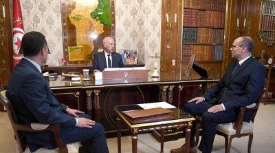 سعيّد يدعو الى وضع حد لمظاهر الفوضى بمطار تونس قرطاج 