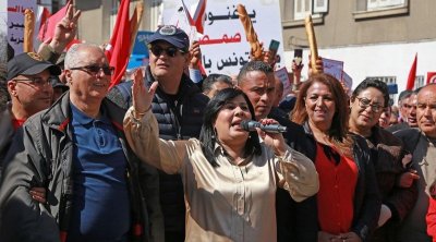 تونس : الدستوري الحر يتظاهر أمام مقر هيئة الانتخابات للمطالبة بإلغاء الإستفتاء 