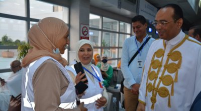 أثارت سخرية التونسيين : وزارة الشؤون الدينية تنشر ألبوم صور الحجيج مع الوزير (صور)