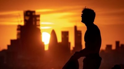 طقس اليوم : درجات حرارة مرتفعة مع ظهور الشهيلي 