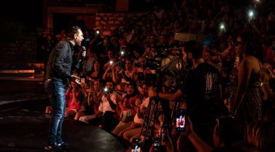 FIH 2022 : Le chanteur libanais Wael Jassar enflamme la scène et le public