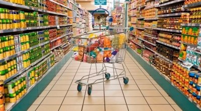 منظمة الأعراف يرفضون الزيادة في أجور عمال المساحات التجارية