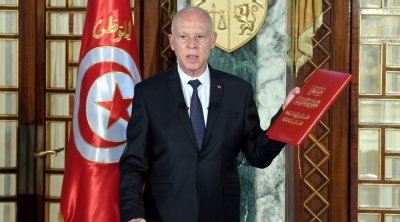 سعيّد بعد ختم الدستور الجديد: يوم تاريخي من الأيام الخالدة (فيديو)