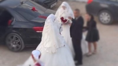 جزائري يصنع الحدث و يتزوج بإمرأتين في عرس واحد