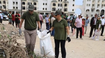 وزير أملاك الدّولة يشارك في حملة النظافة بشارع 9 أفريل بالعاصمة