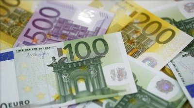 اليورو دون 0.99 دولار في أدنى مستوياته لأول مرة منذ عشرين عاما