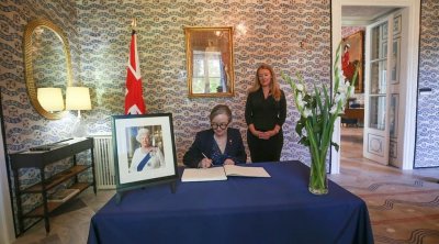 نجلاء بودن تعزي سفيرة المملكة المتحدة في وفاة الملكة إليزابيت 