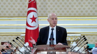 قيس سعيّد: السكر موجود في  إحدى خزائن الإدارات الجهوية (فيديو)