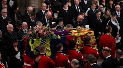 العالم يشهد تشييع الملكة إليزابيث الثانية في مراسم مهيبة (فيديو)