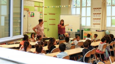 فرنسا: تهديدات بقتل معلمة طلبت من تلميذتها خلع الحجاب