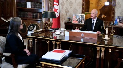 رئيس الجمهورية ينتقد توريد مأكولات الحيوانات ومواد التجميل