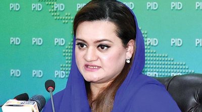 باكستانيون يضايقون وزيرة إعلام بلادهم في شوارع لندن لأنها لا ترتدي الحجاب