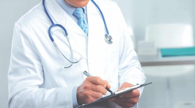 أطباء متطوعون يجرون ما يزيد عن 700 عيادة طبية للمرضى في معتمديتي تطاوين وغمراسن
