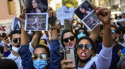 إيران : اعتقال المئات من النشطاء والطلاب 