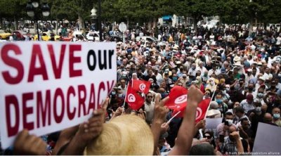 النساء الديمقراطيات تحمّل الحكومة مسؤولية تدهور وضعية الحريات في تونس 