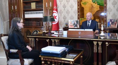 قيس سعيد يدعو إلى ترشيد النفقات 