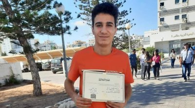 بعد إتهامه بالغش: نجاح التلميذ كريم اللوز في الباكالوريا بمعدل 17.54 (صورة)