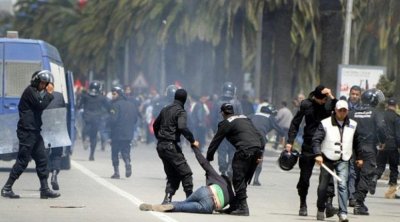 29 منظمة تونسية تندد بالعنف البوليسي في التعامل مع الإحتجاجات 