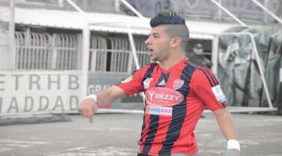 لاعب كرة قدم جزائري محترف يصل إلى أوروبا عبر قارب حرقة