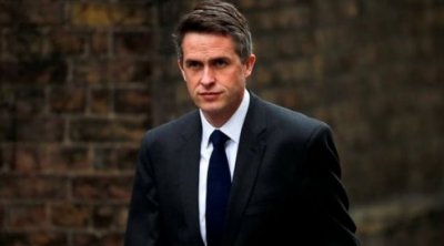 استقالة وزير الدولة البريطاني بسبب التنمر 