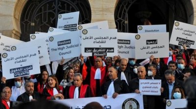 أنس الحمايدي يدعو رابطة حقوق الإنسان إلى العمل على استرداد القضاة المعزولين 