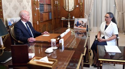 قيس سعيد: من يتحدث عن إمكانيّة إسقاط الدولة مكانه القُمامة التي تركها تتراكم