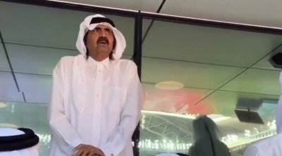 نال إعجاب التونسيين ...الأمير حمد بن خليفة يردد النشيد الوطني التونسي (فيديو)