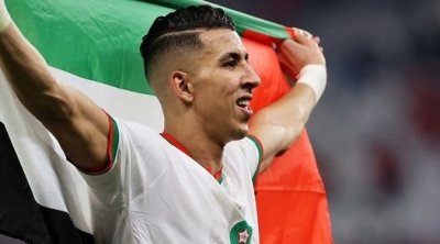 مونديال قطر ...المغربي جواد الياميق يحتفي بالعلم الفلسطيني