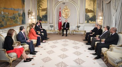 الوفد الأمريكي يدعم حكومة ديمقراطية شفّافة في تونس  