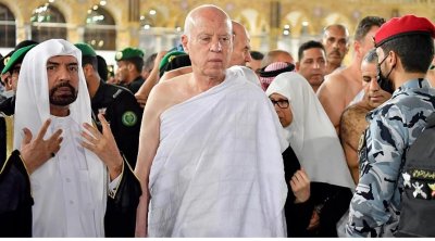 بالصور : قيس سعيّد يؤدي مناسك العمرة