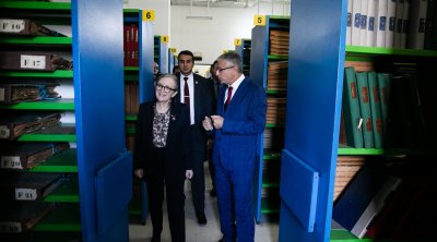 Bouden se rend aux archives nationales