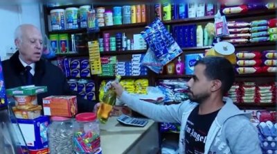 سعيّد من حي الانطلاقة: سنواصل العمل لتحقيق جميع مطالب التونسيين( فيديو)