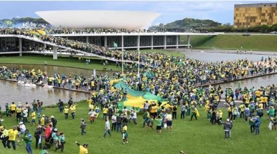 اعتقال 150 من أنصار بولسونارو بعد اقتحام مقار السلطات في برازيليا