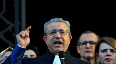 عميد المحامين: إحالة العياشي الهمامي تمس من حرية التعبير 