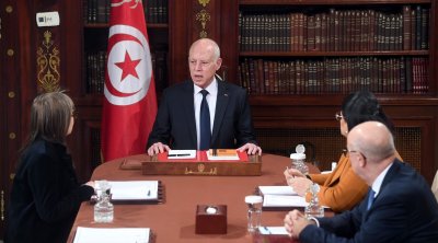 قيس سعيّد لبودن:يجب توضيح الوضع المالي في تونس في منتدى دافوس