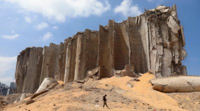 انفجار مرفأ بيروت: القاضي بيطار يوجه الاتهام إلى النائب العام غسان عويدات